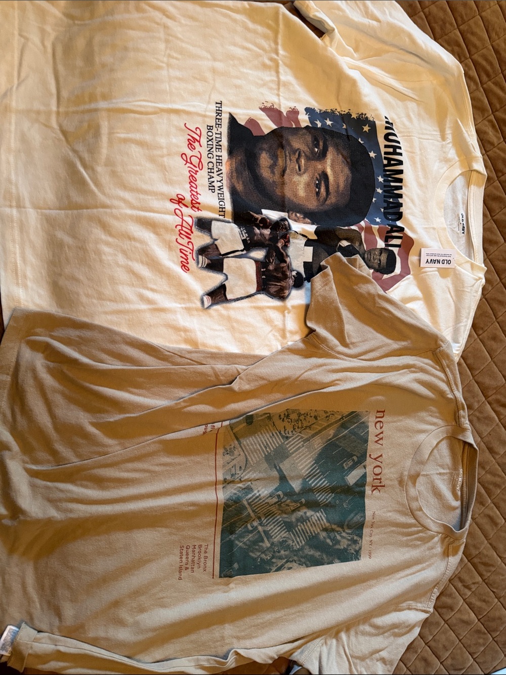 Old Navy White Short Sleeve Muhammad Ali and New York Graphic Tees